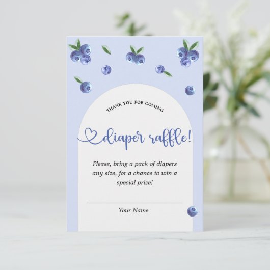 ブルーベリー甘い男の子の赤ちゃんシャワーおむつラッフル エンクロージャーカード (スタンド正面)