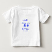 ブルーベリー2歳の誕生日 名前と日付を追加 お子様用 ベビーTシャツ (裏面)