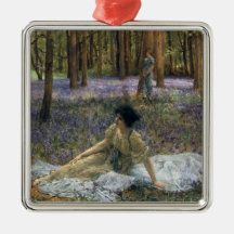 ブルーベルが咲く森の中の女性