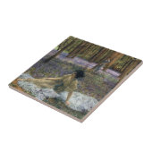 ブルーベルの花の森にいる女性たち タイル (側面)