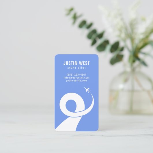 ブルーホワイトアクロバティック飛行機シルエットスタントパイロット 名刺 (スタンド正面)