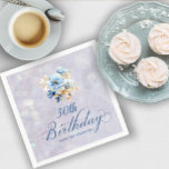ブルーホワイトウォーターフローラ30th Birthday スタンダードランチョンナプキン<br><div class="desc">柔らかい青と白い牡丹の美しい花束この誕生日パ飾ーティナプキン。誕生日の記事は書書エレガント式で伝統的ある。誕生日のお祝い人の名前は書クラシックオペリーフォントにある。背景は柔らかい青みがかった灰色で、ほとんど植物模様と《写真》ぼけ味照明が含まれている。このアイテムは青と白の水の色のフローラコレクションの一部である。これには、招待スイートとテンプレートサプライの作成に使用ユニークできるDIYパーティーが含まれる。</div>