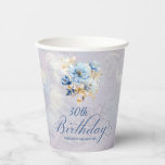 ブルーホワイトウォーターフローラ30th Birthday 紙コップ<br><div class="desc">柔らかい青と白の牡丹の美しい花束飾このバースデーパーティ紙プレート。誕生日の記事は書書エレガント式で伝統的ある。誕生日のお祝い人の名前は書クラシックオペリーフォントにある。背景は柔らかい青みがかった灰色で、ほとんど植物模様と《写真》ぼけ味照明が含まれている。このアイテムは青と白の水の色のフローラコレクションの一部である。これには、招待スイートとテンプレートサプライの作成に使用ユニークできるDIYパーティーが含まれる。</div>