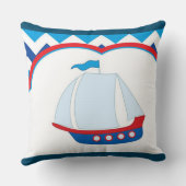 ブルーホワイトシェブロン背景ブルーレッドセール船 クッション (裏面)