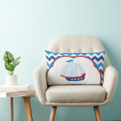 ブルーホワイトシェブロン背景ブルーレッドセール船 ランバークッション (椅子)