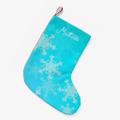ブルーホワイトスノーフレークのミニマルなクリスマスの名前 スモールクリスマスストッキング (正面 (吊り時))
