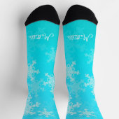 ブルーホワイトスノーフレークのミニマルなクリスマスの名前 ソックス (上部)
