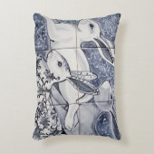 ブルーホワイトスリーハレラビットチノワセリータイルアート アクセントクッション (正面(垂直))