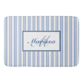ブルーホワイトチキングストライプズファームハモノグラムのウス バスマット (正面)