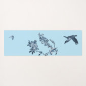 ブルーホワイトチノワセリーフローラスタイリッシュモノグラム ヨガマット (裏面(横))