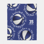 ブルーホワイトバスケットボールのコートは私の幸せな場所である フリースブランケット (正面)