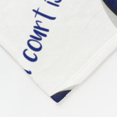 ブルーホワイトバスケットボールのコートは私の幸せな場所である フリースブランケット (角)