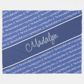 ブルーホワイトバスケットボールのコートは私の幸せな場所である フリースブランケット (正面(横))