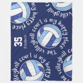 ブルーホワイトバレーボールのコートは私の幸せな場所だ フリースブランケット (正面)