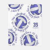 ブルーホワイトバレーボールコートhappy placeタイポグラフィ フリースブランケット (正面)