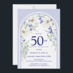ブルーホワイトフローラボーホアルチ50thバースデーパーティー 招待状<br><div class="desc">このようなかわいらし青と白の花の飾模様はボホアーチ。白いエレガントデイジーと優美な青い牧草地の野の花は、完璧な春と夏のパレットを作成する。白い背景に対する鮮明な青い文字ポップ。そしてフェミニンエレガントデザインこのアイテムはBoho Arch Blue and Whiteフローラ・コレクションの一部。</div>