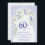 ブルーホワイトフローラボーホアルチ60thバースデーパーティー 招待状<br><div class="desc">このようなかわいらし青と白の花の飾模様はボホアーチ。白いエレガントデイジーと優美な青い牧草地の野の花は、完璧な春と夏のパレットを作成する。白い背景に対する鮮明な青い文字ポップ。そしてフェミニンエレガントデザインこのアイテムはBoho Arch Blue and Whiteフローラ・コレクションの一部。</div>