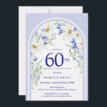 ブルーホワイトフローラボーホアルチ60thバースデーパーティー 招待状<br><div class="desc">このようなかわいらし青と白の花の飾模様はボホアーチ。白いエレガントデイジーと優美な青い牧草地の野の花は、完璧な春と夏のパレットを作成する。白い背景に対する鮮明な青い文字ポップ。そしてフェミニンエレガントデザインこのアイテムはBoho Arch Blue and Whiteフローラ・コレクションの一部。</div>
