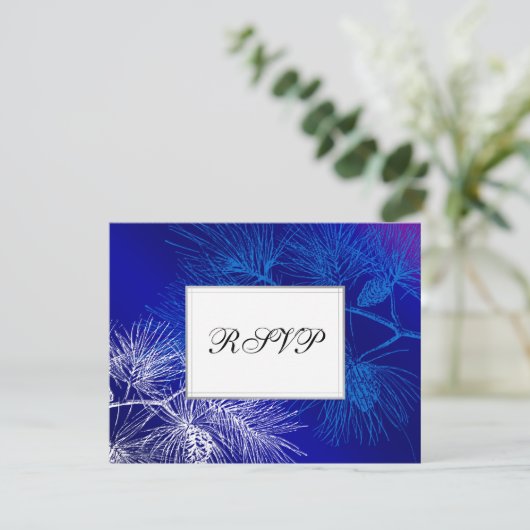 ブルーホワイトホリデーパインカスタムRSVPカード 出欠カード (スタンド正面)