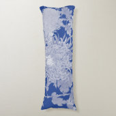 ブルーホワイトヴィンテージチノワセリーフローラ ボディピロー (正面縦)