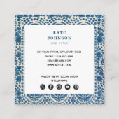 ブルーホワイト幾何学的QRコードソーシャルメディアのアイコン スクエア名刺 (裏面)