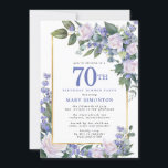 ブルーホワイト金ゴールドフローラ70th誕生日ディナー 招待状<br><div class="desc">この70番目の誕生日ディナーエレガントの招待とフェミニン一緒に特別な女性を尊重する。70位は大書青文字。誕生祝い後を追。ゲストの名前も青い大文字で表記されている。残りの文字は柔らかいハト灰色。誕生祝い詳細は、白いバラと青い花が咲き乱れたシックな金ゴールドフレームに囲まれている。フローラ素子は深い緑色の離れ層である。</div>