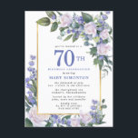 ブルーホワイト金ゴールドフローラ70th誕生日パーティー インビテーションポストカード<br><div class="desc">この70歳の誕生日パーティエレガントーの招待でフェミニン特別な女性を尊重する。70位は大書青文字。誕生祝い後を追。ゲストの名前も青い大文字で表記されている。残りの文字は柔らかいハト灰色。誕生祝い詳細はシックな金ゴールドフレームに囲まれ、白いバラと青い花が緑の飾花に囲ま葉れている。デザインの間伝統的に、開いた風通しの良い植物性の葉と文字与えはバイブコンテンポラリーだ。ポストカードバックには、パーティーを記述するために使用できる個人メッセージが含まれている。</div>