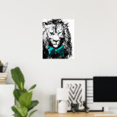 ブルーボウタイと目のハンサムなライオン ポスター (ホームオフィス)