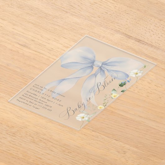 ブルーボウベビーイン開花フローラ男の赤ちゃんシャワー アクリル招待状 (レイダウン)