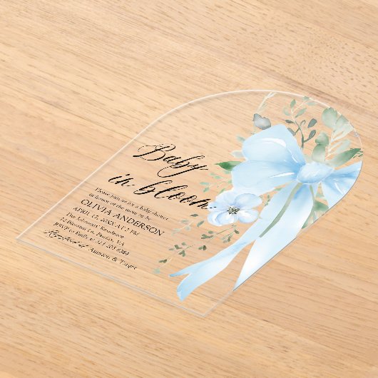 ブルーボウベビー開花フローラボーイベビーシャワーアーチ アクリル招待状 (レイダウン)