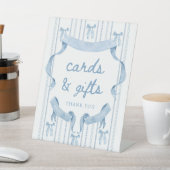ブルーボウボーイ赤ちゃんシャワーカードとギフトサイン 台座サイン (インサイチュ)