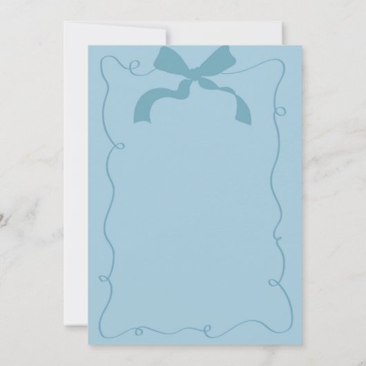 ブルーボウモダンボーイ図解入りの、写真付きのベビーシャワー 招待状 (裏面)