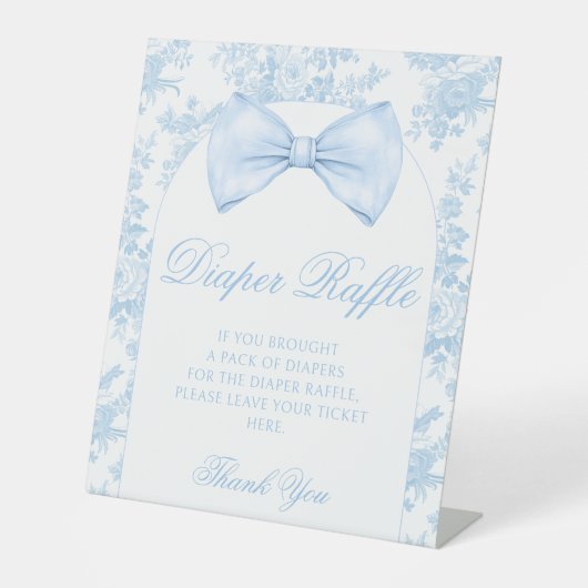 ブルーボウ名門私立校風のタイ男の赤ちゃんシャワーおむつラッフル 台座サイン (正面)