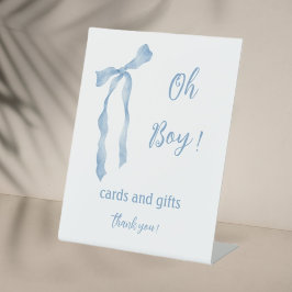 ブルーボウ少年の赤ちゃんシャワーのプレイドカードとギフト 台座サイン