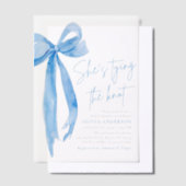 ブルーボウ彼女は結び目のブライダルシャワー ベラム紙招待状 (オフセット)