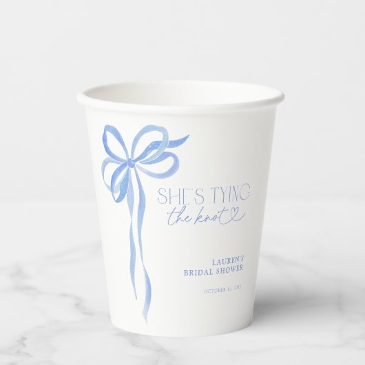 ブルーボウ彼女は結び目のブライダルシャワー 紙コップ (正面)