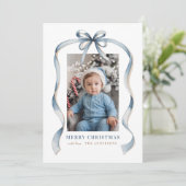 ブルーボウ波状リボンフレームメリークリスマスフォト シーズンカード (スタンド正面)