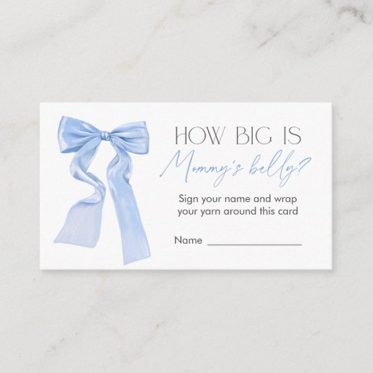 ブルーボウ赤ちゃんシャワーゲームママのお腹の大きさ エンクロージャーカード (正面)