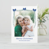 ブルーボウ飾りガーランドのメリークリスマスフォト シーズンカード (スタンド正面)