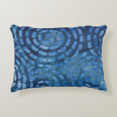ブルーボホろうけつ染め抽象芸術らせん状 アクセントクッション (正面)