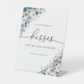 ブルーボホゲストハウマルチーズキスサイン 台座サイン (正面)