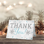 ブルーボーイの冬のクリスマスベビーシャワーありがとう サンキューカード<br><div class="desc">この感謝していトレンディーの赤ん坊シャワーサンキューカードとスタイルして言いなさい。テンプレートの言葉はパーソナライズする簡単であり、彼らがこれらの素晴らしいyousを受け取るとき、あなたの家族と友人は興奮感謝していしるだろう。</div>