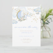 ブルーボーイ我々は月の上にあるベビーシャワー招待状 招待状 (スタンド正面)