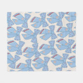 ブルーボーズコケット フリースブランケット (正面(横))