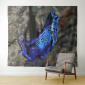 ブルーポイズンダーツカエル明るいブルーカエル タペストリー (インサイチュ(横))