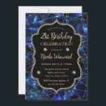 ブルーミッドナイトクリスタル銀河系21st誕生日の写真 招待状<br><div class="desc">エレガントブルーミッドナイト結晶銀河系幾何学的パターンデザインヴィンテージフレームとダイヤモンド</div>
