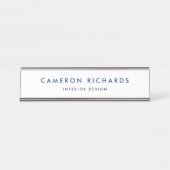 ブルーミニマモダンリストタイポグラフィパーソナライズされた デスクネームプレート (正面)