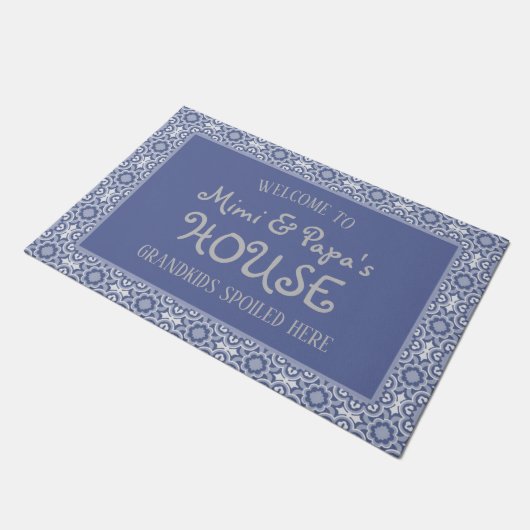 ブルーミミとパパの家の孫たちがここで台無しにした ドアマット (アングル)
