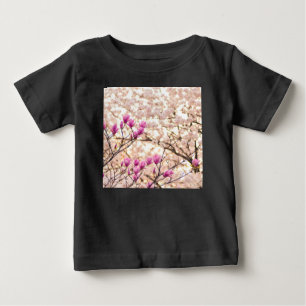 ブルーミングピンクパープルマグノリアス春花 ベビーTシャツ