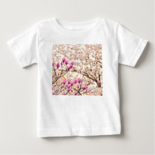 ブルーミングピンクパープルマグノリアス春花 ベビーTシャツ